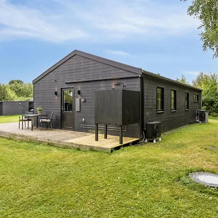 Pertti - 750m From The Sea By Interhome